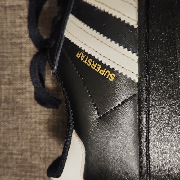 ADIDAS SUPERSTAR KIDS Black with White Stripes Size 2 1/2. - Picture 6 of 10